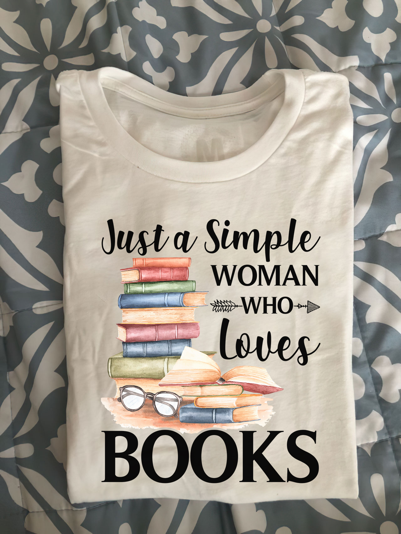 Just a simple woman who loves books
