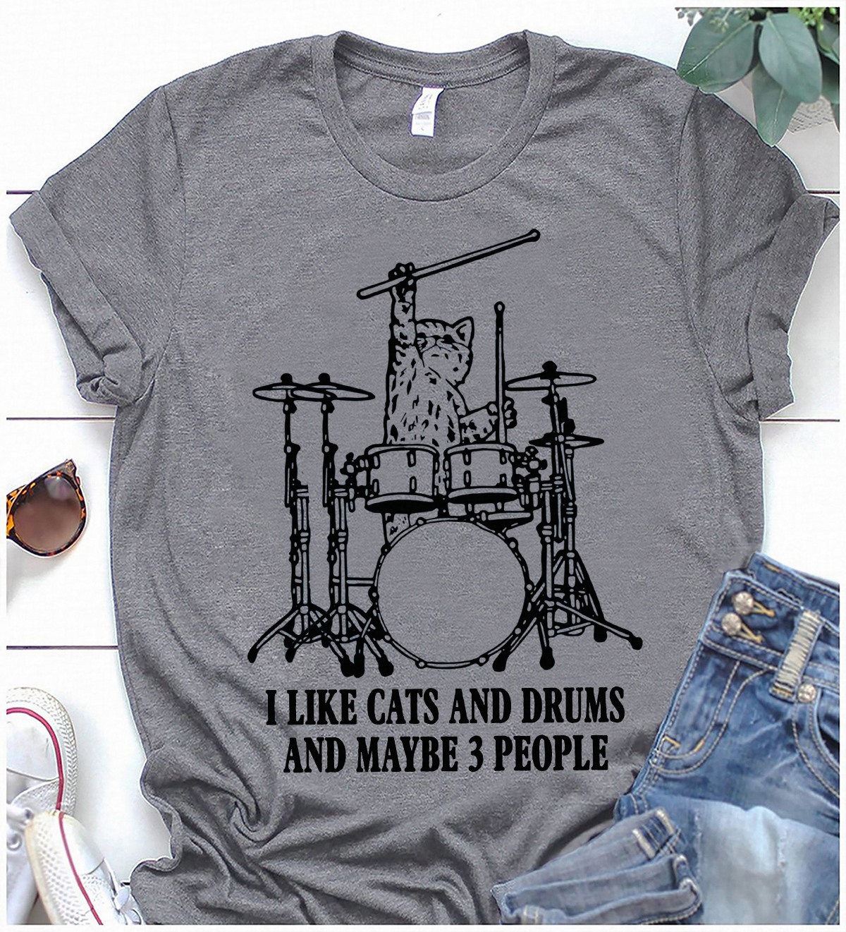 I like cats and drums and maybe 3 people