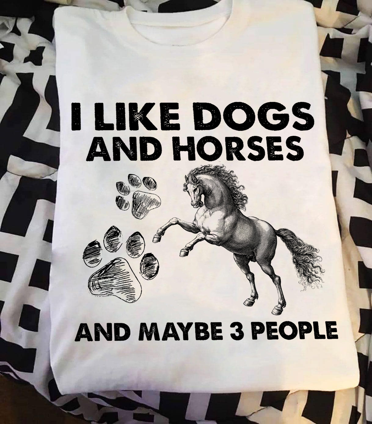 I like dogs and horses and maybe 3 people