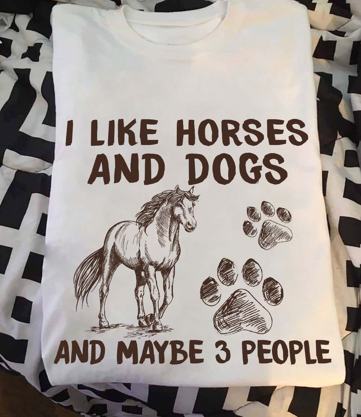 I like dogs and horses and maybe 3 people - Dog paws