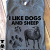 I like dogs and sheep and maybe 3 people - Dog footprint