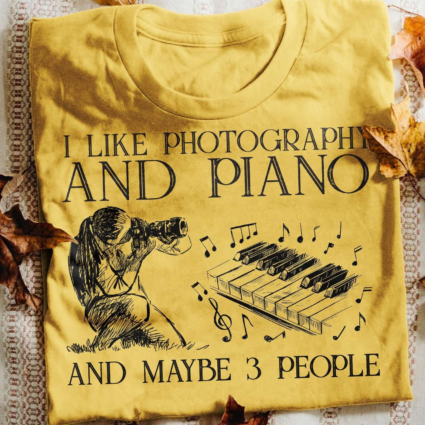 I like photography and piano and maybe 3 people - Woman photographer
