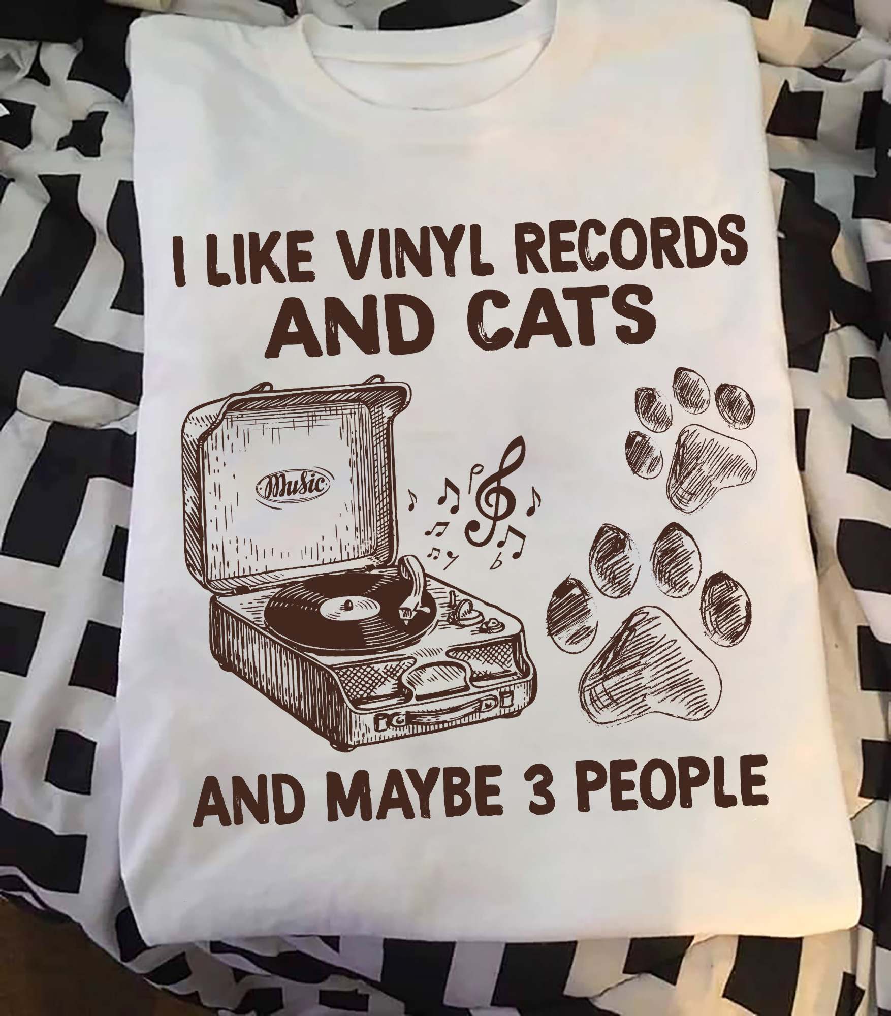 I like vinyl records and cats and maybe 3 people - Love vinyl records