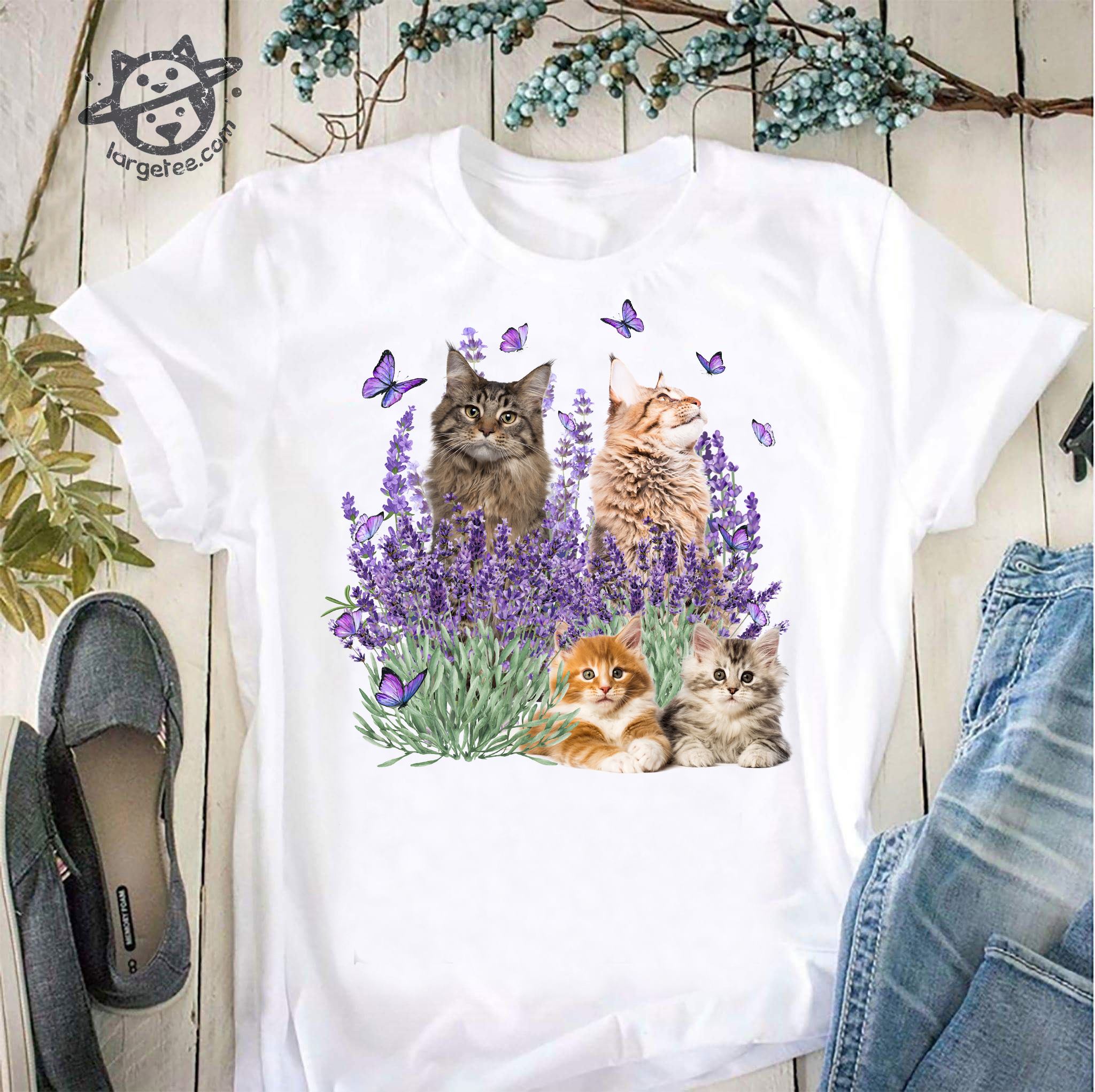 Kitty cat and butterflies - Cat lover