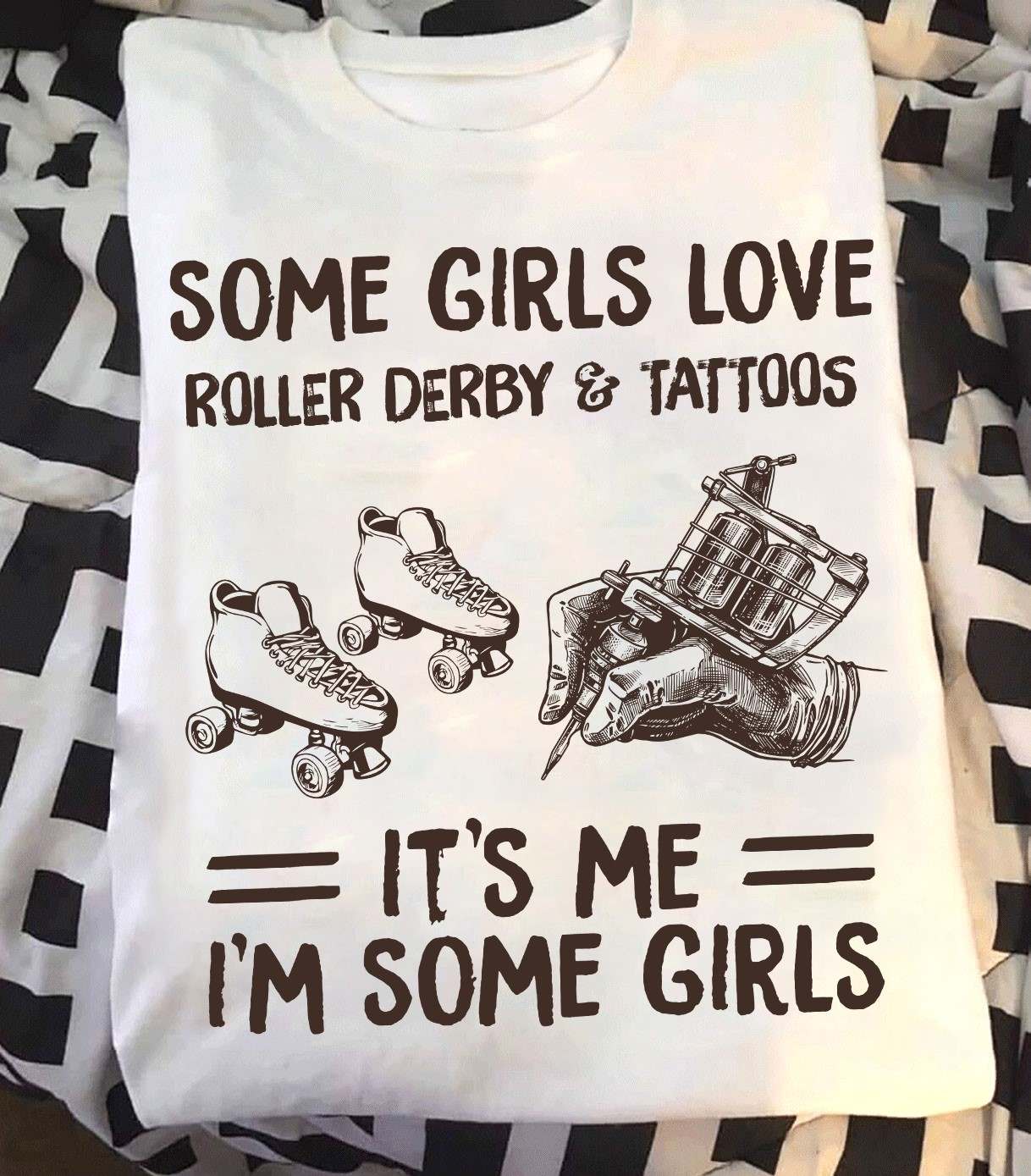 Some girls love roller deryby and tattoos - Tattooed girls
