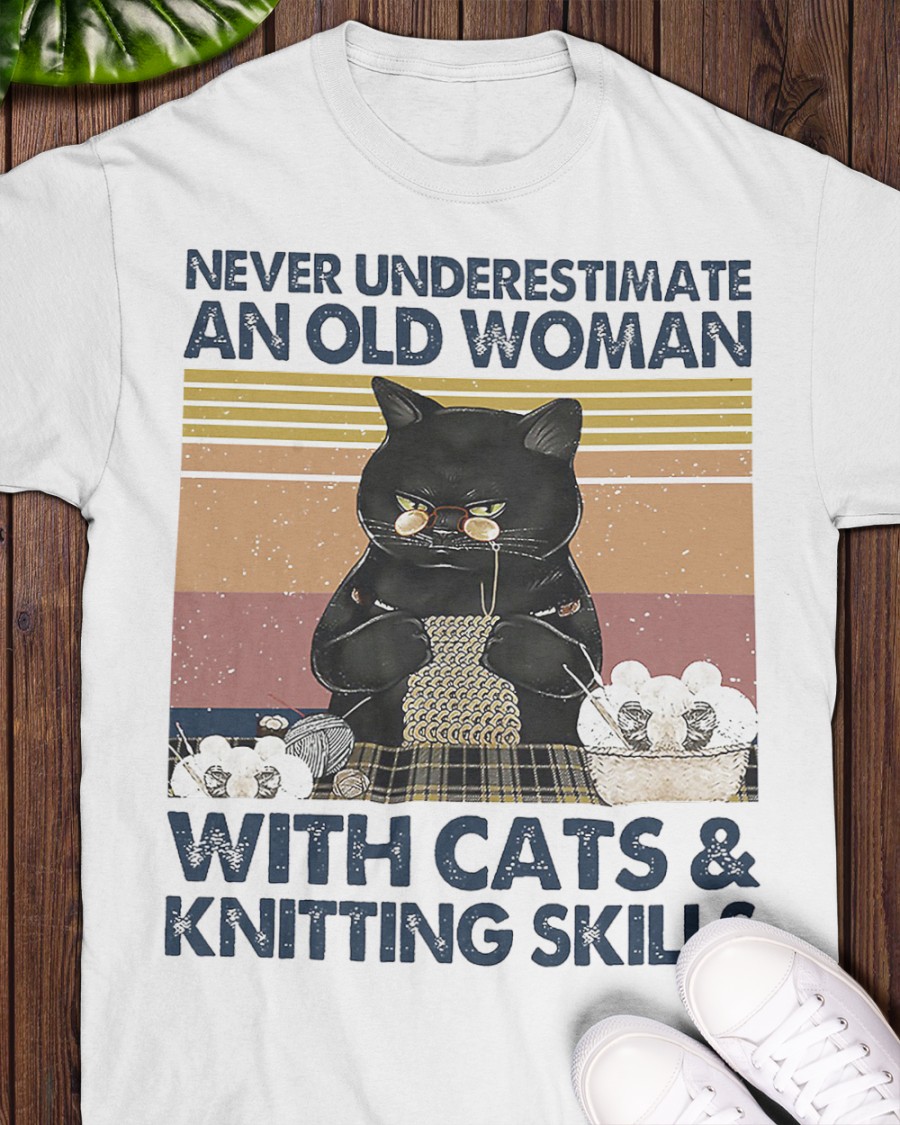 Balck Cat Knitting - Never underestimate an old woman with cats and knitting skills