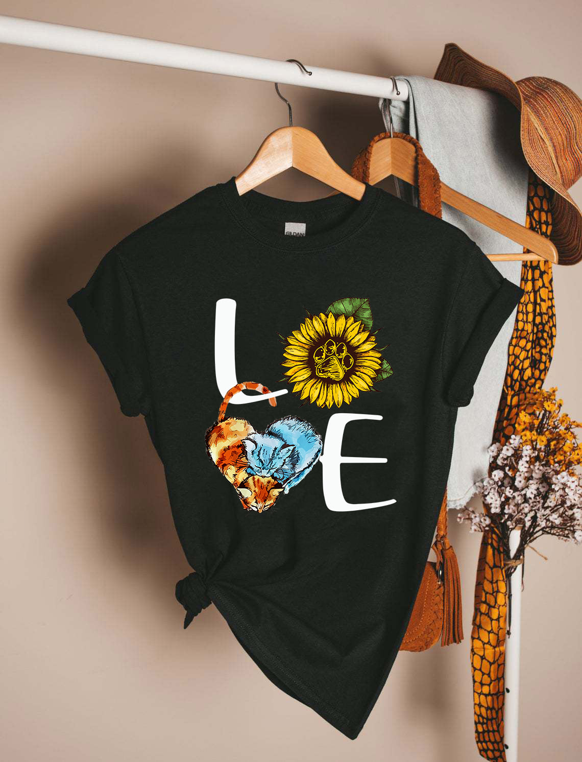 Love cat - Cat paws, cat sunflower lover, cat lover T-shirt