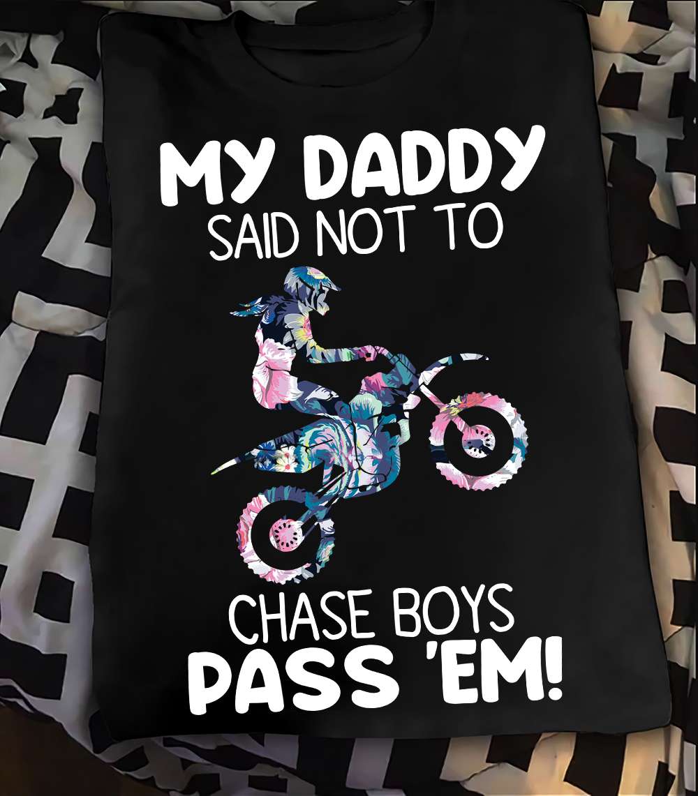 My daddy said not to chase boys pass 'em - Floral racer, love racing person