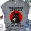 Never underestimate an old man who loves cats and gin - Gin cocktail lover