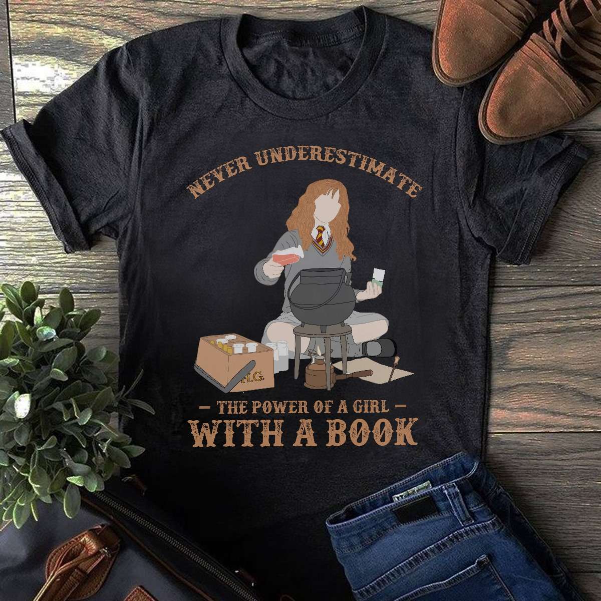Never undertimate the power of a girl with a book - Witch woman, book lover