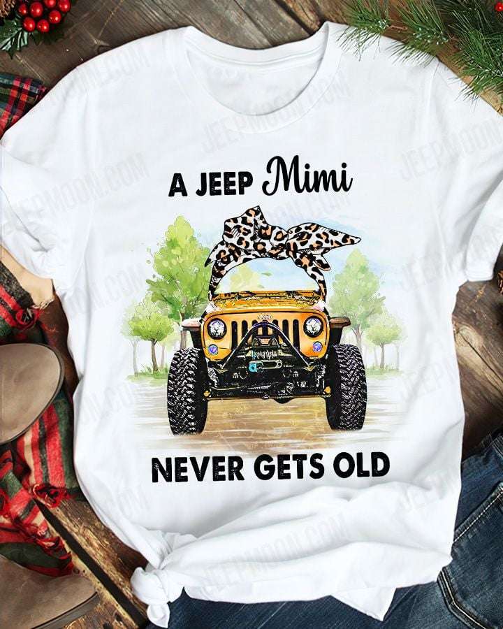 Jeep Girl - A jeep mimi never gets old