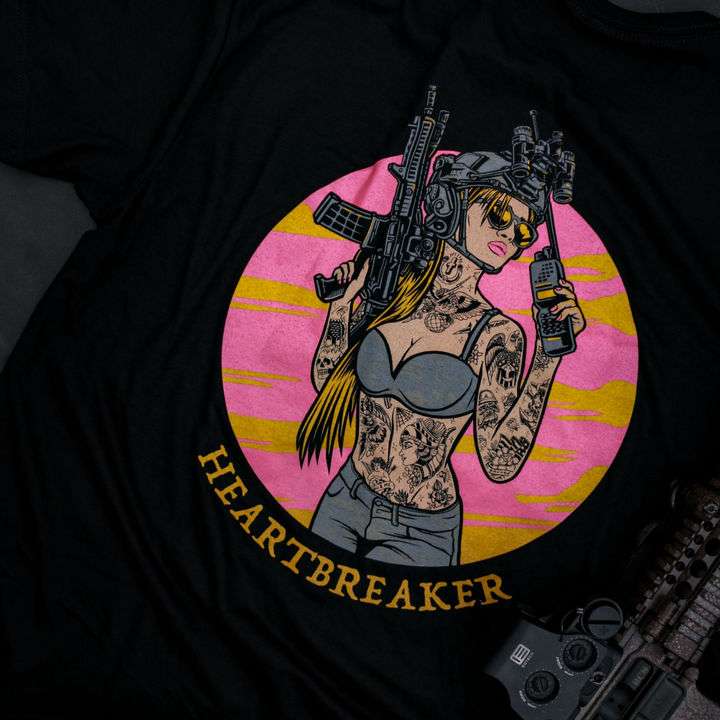 Heart breaker - Armed tattooed woman, gangster woman with guns