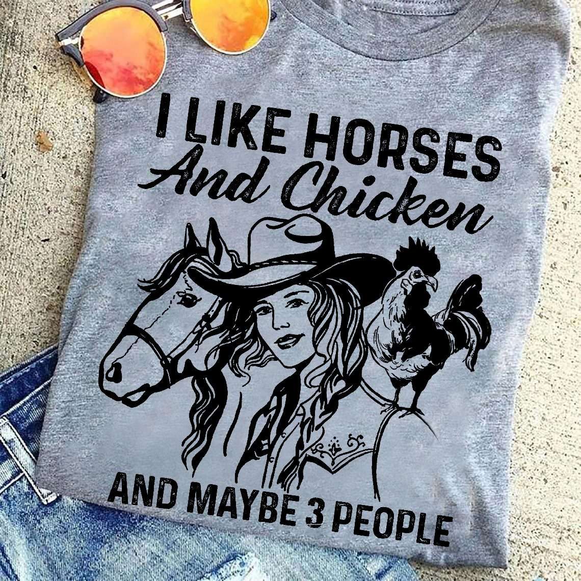 I like horses and chicken and maybe 3 people - Woman horse and chicken, horses and chickens