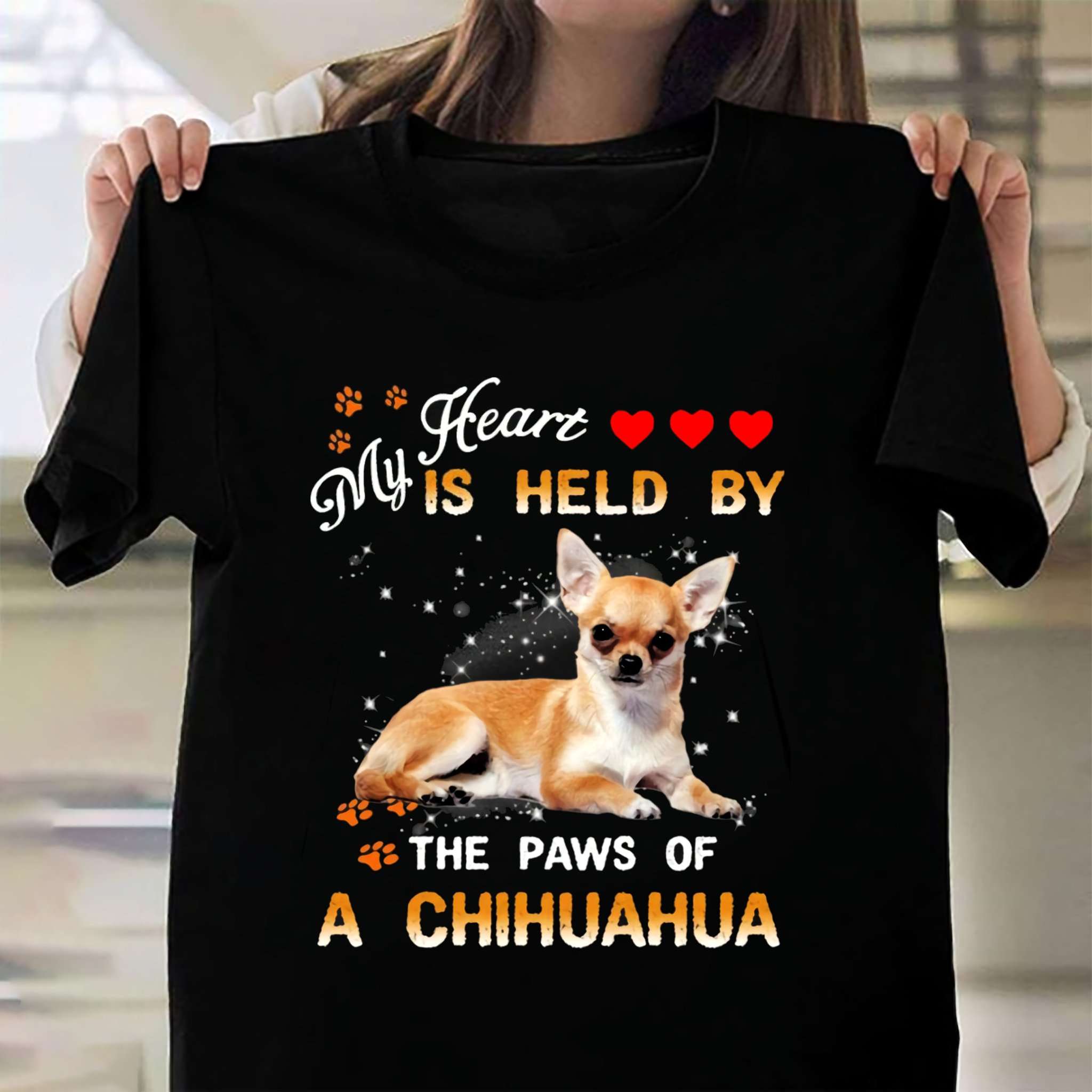 My heart is held by the paws of a Chihuahua - American loves Chihuahua, T-shirt for dog lover