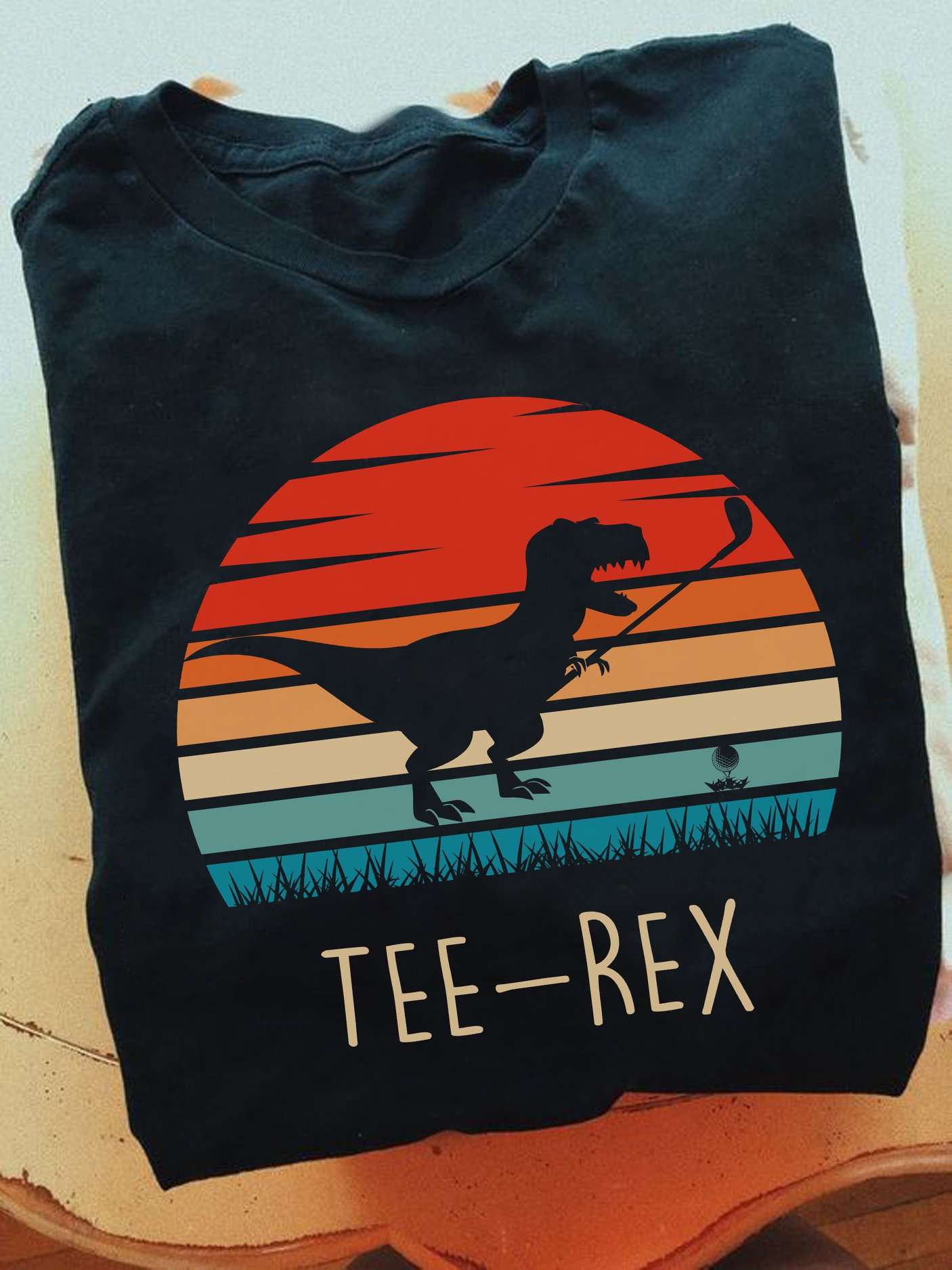 Tee-rex - T-rex playing golf, golf fancy sport