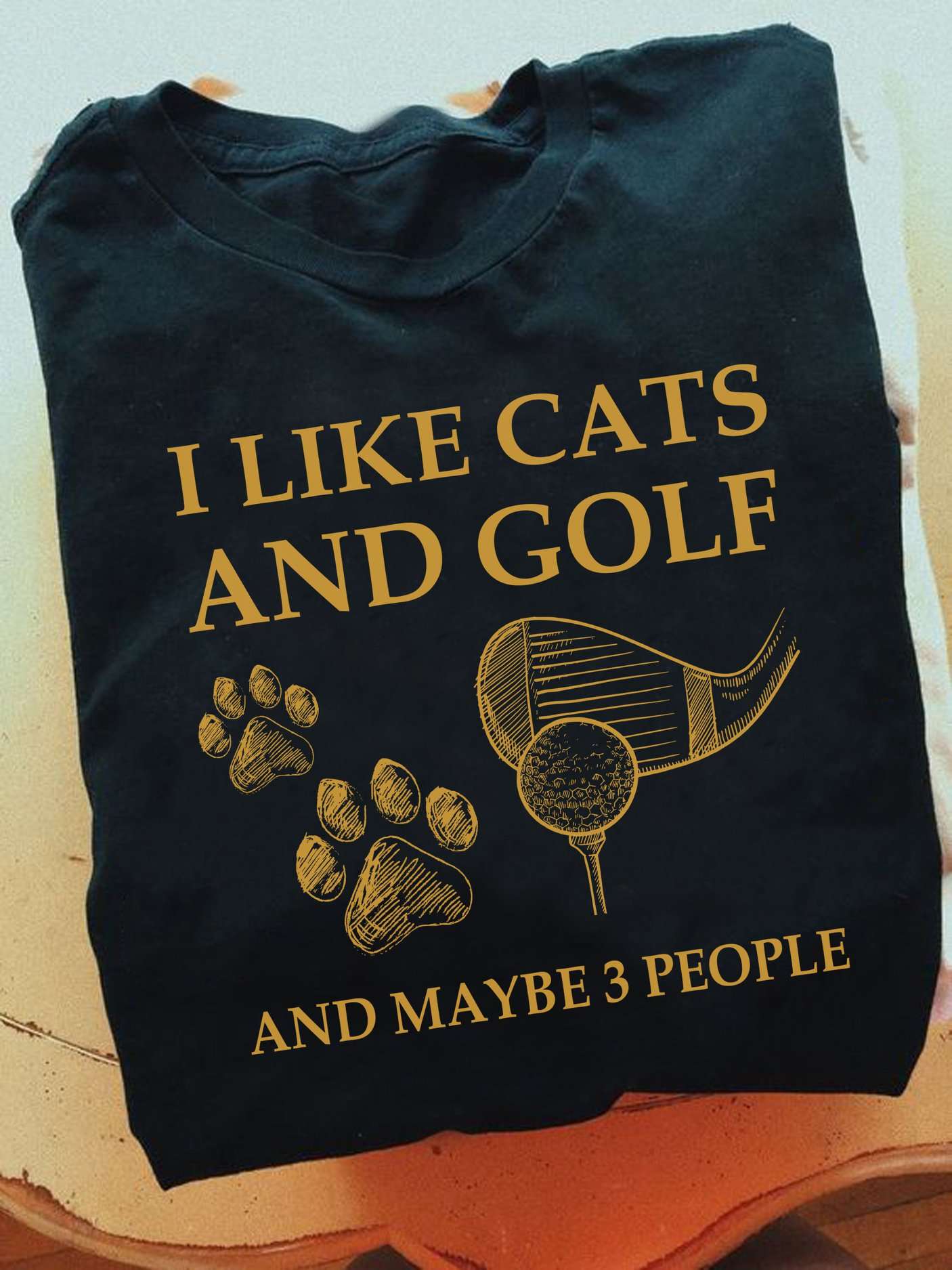 I like cats and golf and maybe 3 people - Golf sport and cat paws