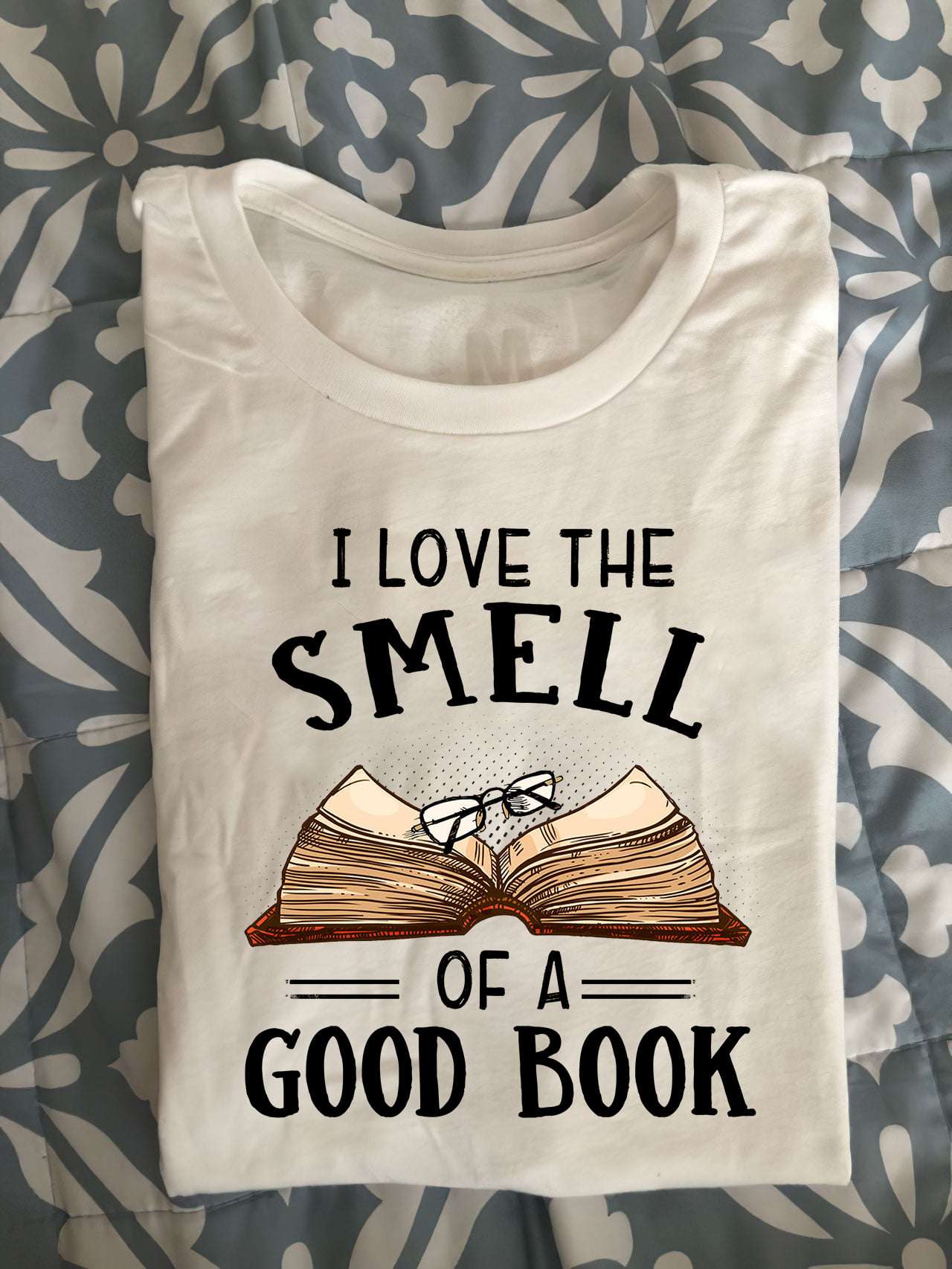 I love the smell of a good book - Smell the book, book reading lover