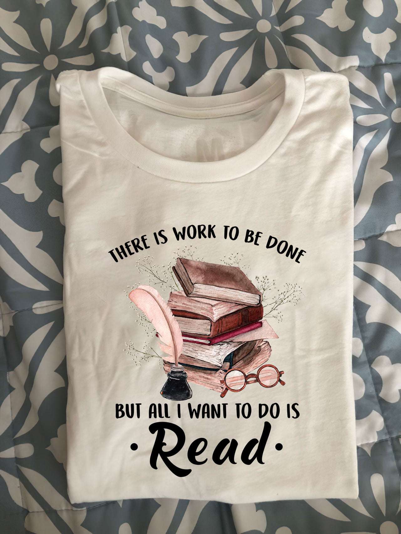 The Bookaholic - There is work to be done but all i want to do is read