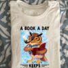 A book a day keeps reality away - Owl reading books, gift for book lover