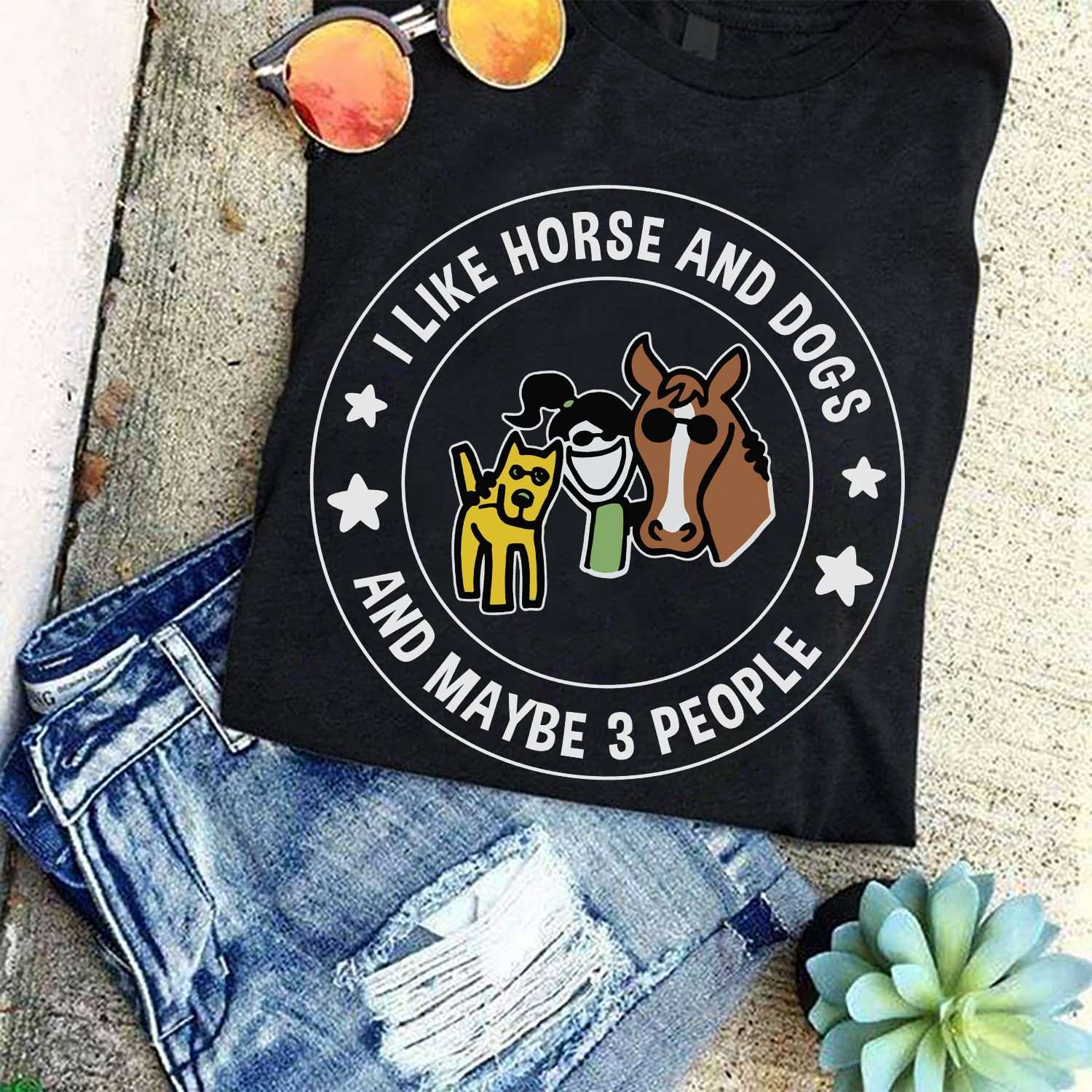 I like horse and dogs and maybe 3 people - Girl loves animals