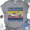 I like horses and mountain biking and maybe 3 people - Horse lover, terrain bike hobby