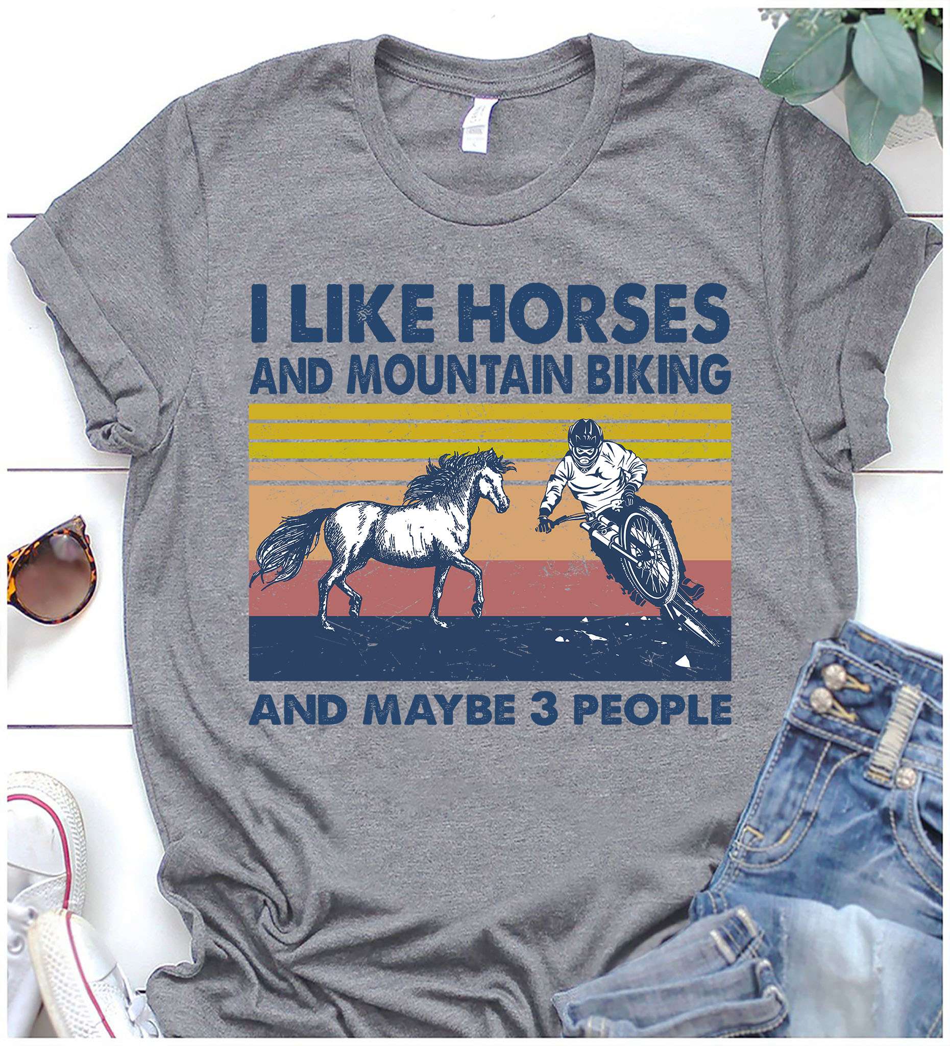 I like horses and mountain biking and maybe 3 people - Horse lover, terrain bike hobby