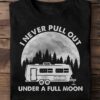 I never pull out under a full moon - Camping car, camping under the Moon