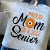 Proud mom of a 2022 senior - Mother's day gift, T-shirt for pandemic time