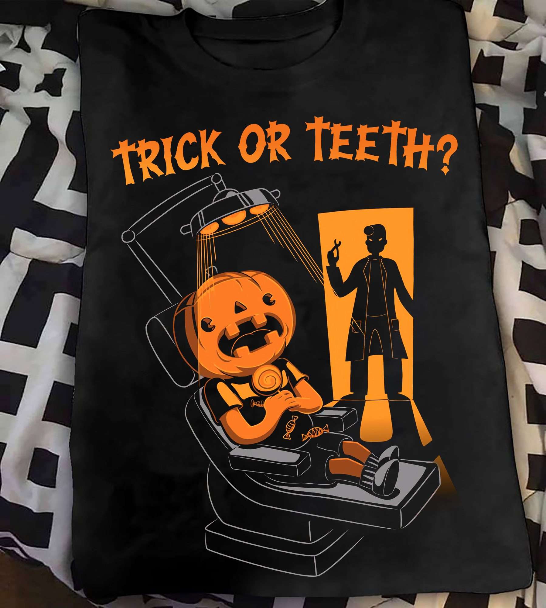 Trick or teeth - Halloween dentist scary shirt, trick or treat game