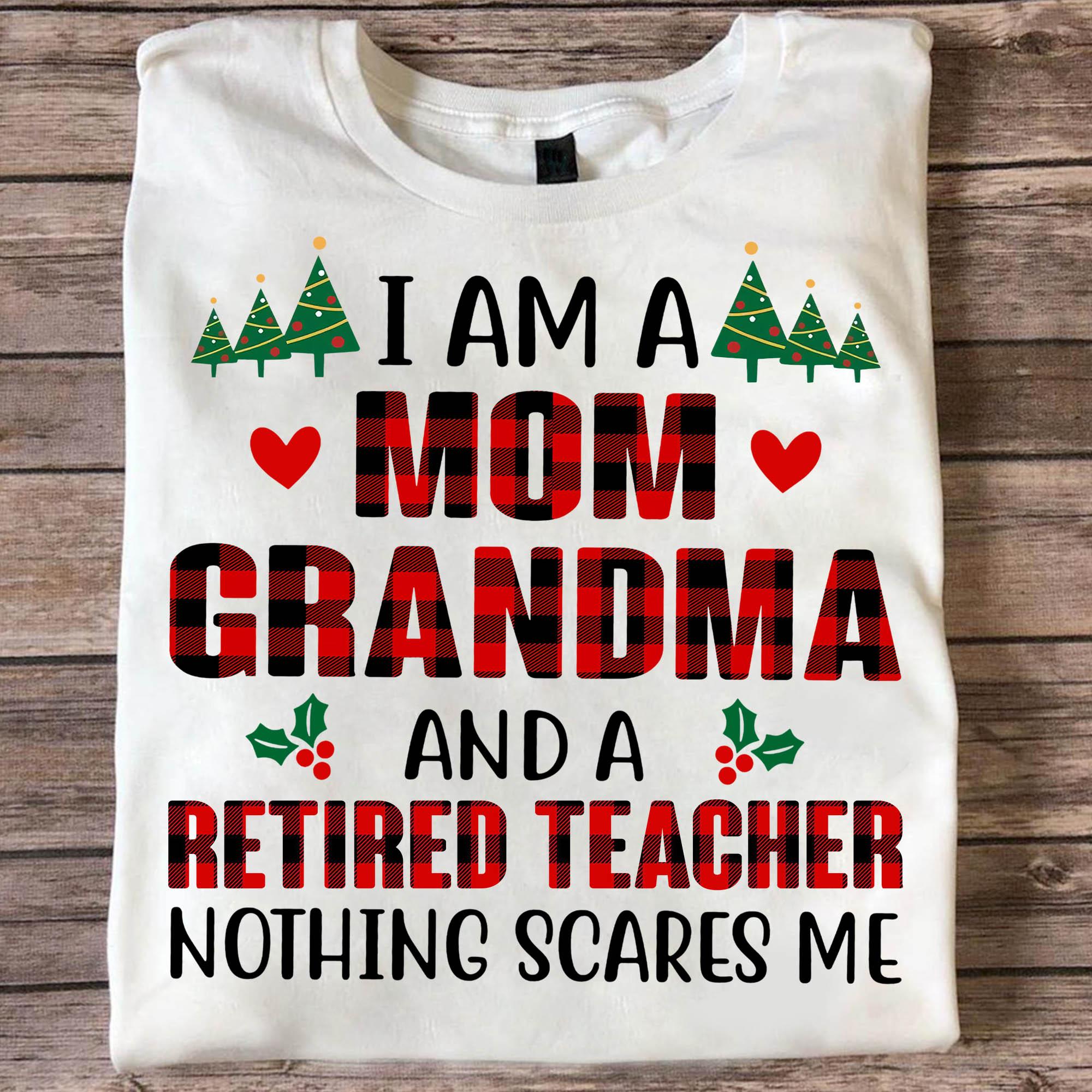 I am a mom grandma and a retired teacher nothing scares me - Gift for teacher, teacher's day T-shirt