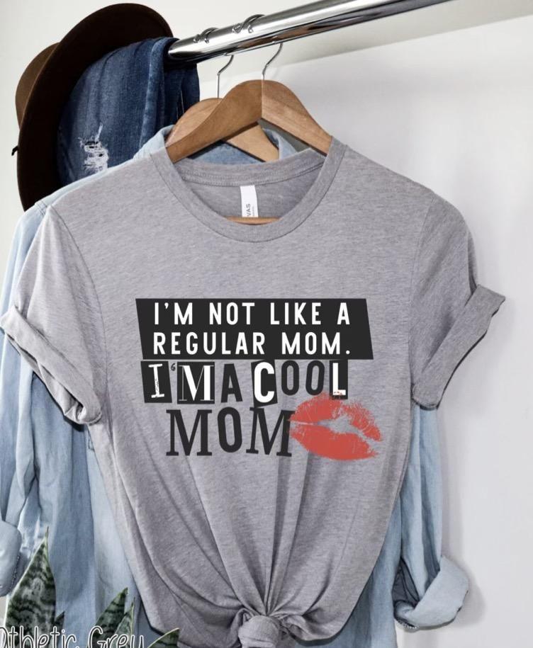 I'm not like a regular mom I'm a cool mom - T-shirt for mother, mother's day gift