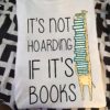 It's not hoarding if it's books - Giraffe and book, T-shirt for book lover