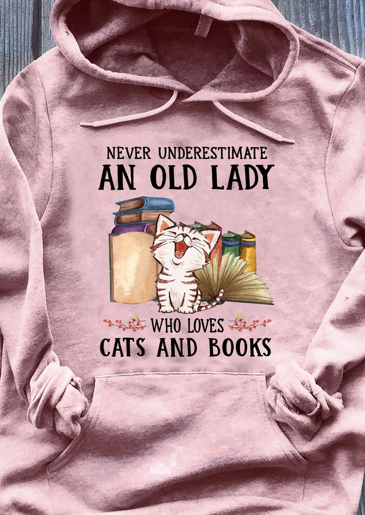 Never underestimate an old lady who loves cats and books - Cat mom gift, kitty cat graphic