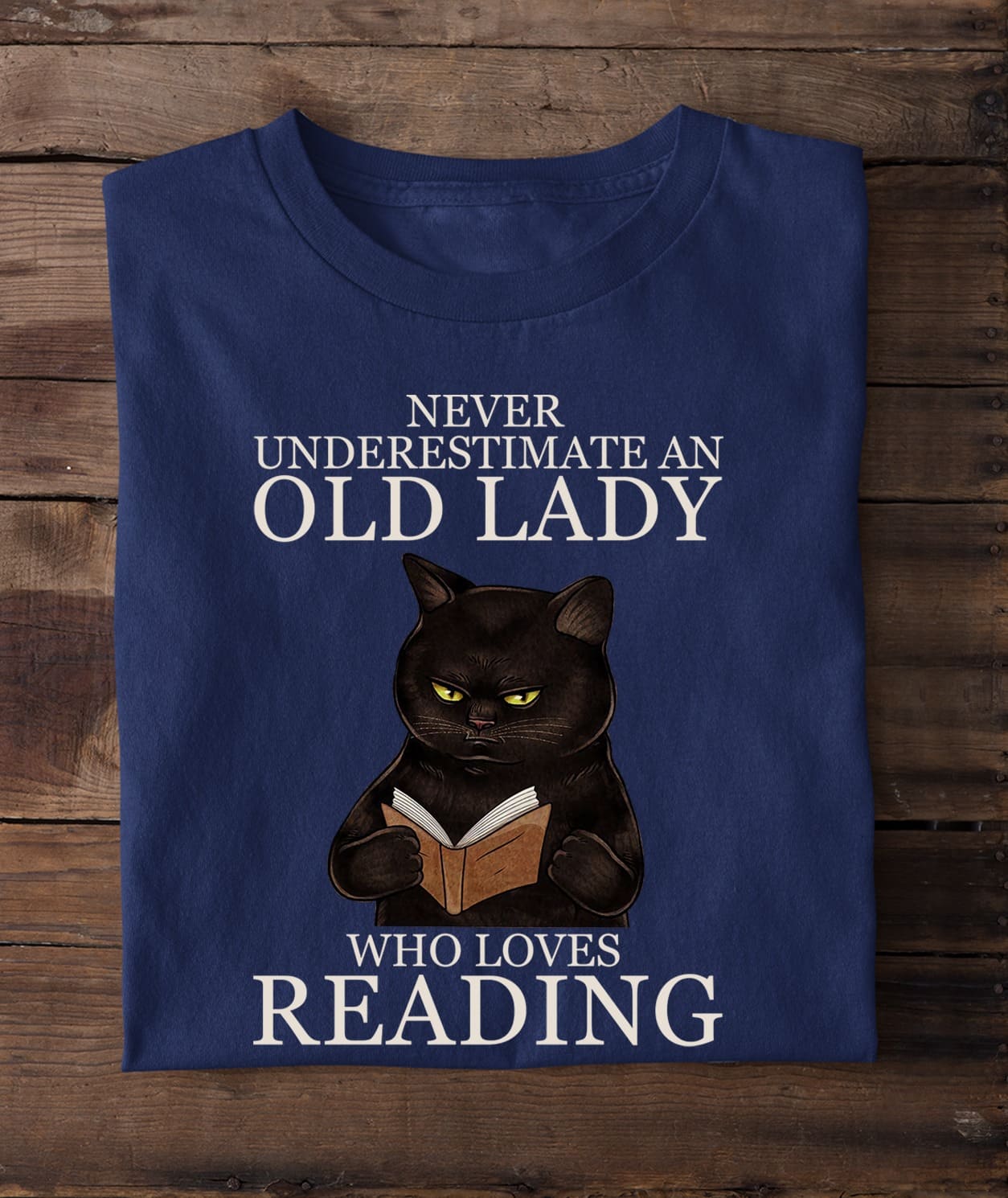 Never underestimate an old lady who loves reading - Black cat reading books, book lady T-shirt