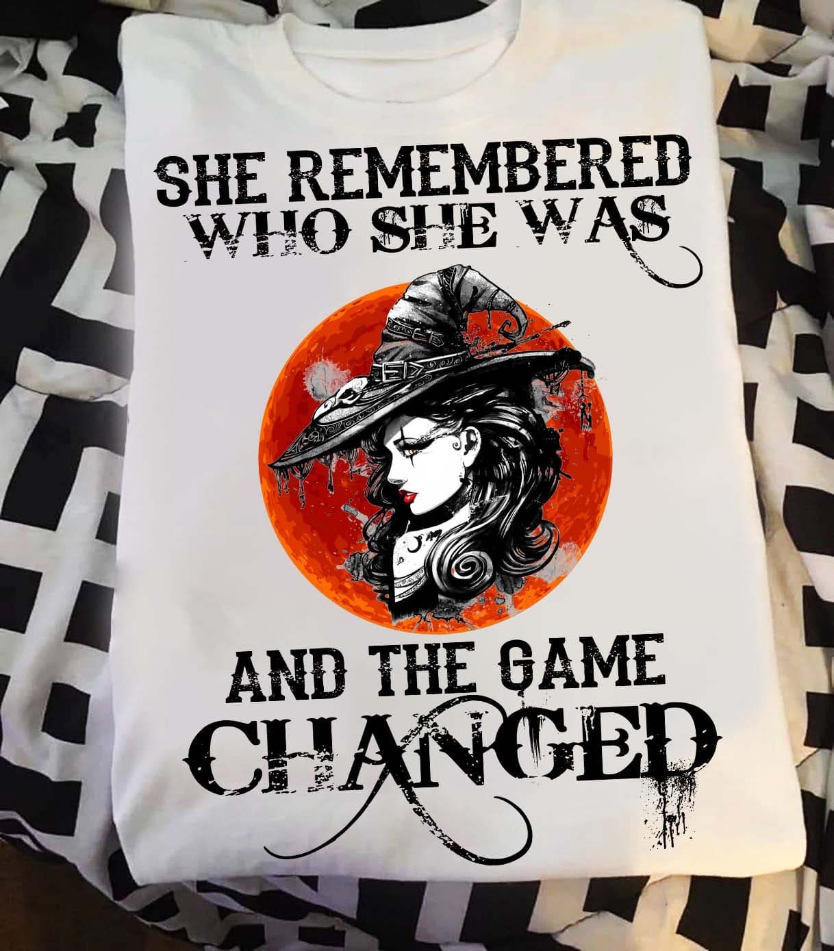 She remembered who she was and the game changed - Beautiful witch T-shirt, gift for Halloween