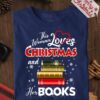 This woman loves Christmas and her books - Reading book on Christmas, gift for bookaholic