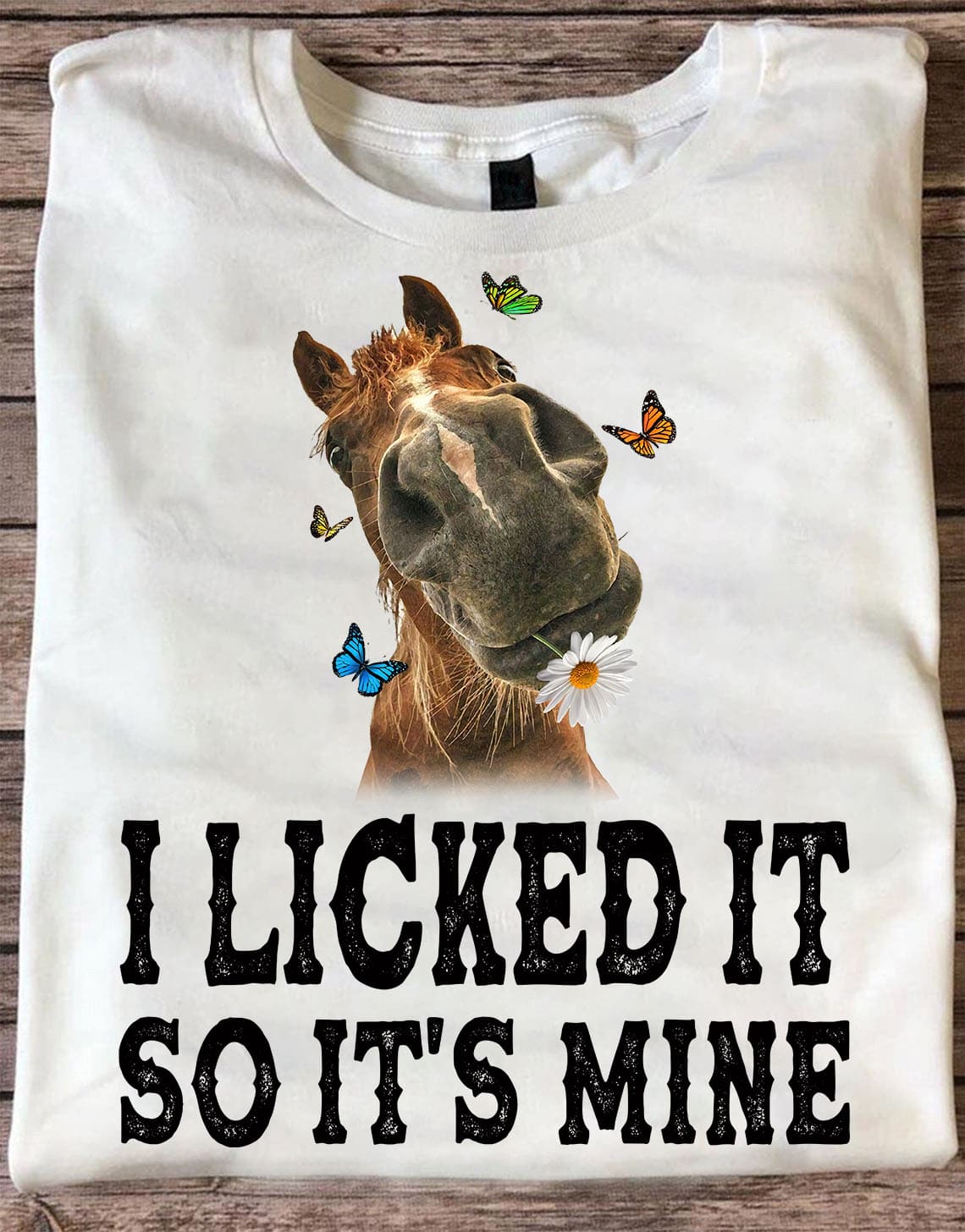 I licked it so it's mine - Funny horse T-shirt, horse and butterflies