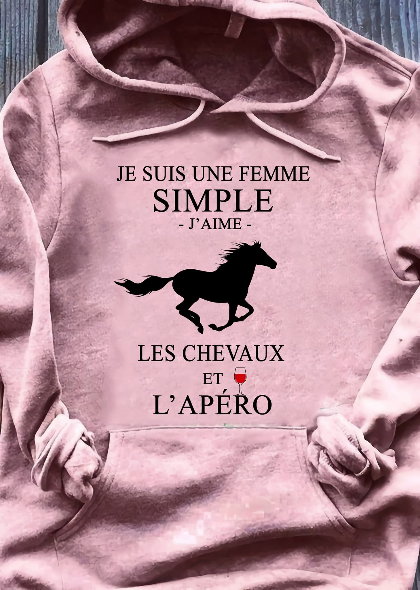 Je suis une femme simple - Gift for horse lover, running horse graphic T-shirt