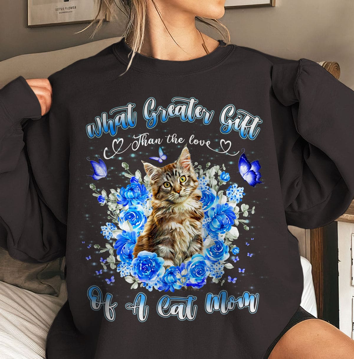What grater gift than the love of a cat mom - T-shirt for cat mom, Norwegian forest cat